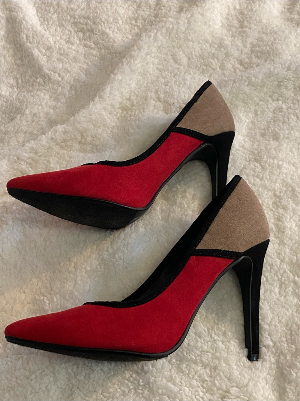 Chinese Laundry Red and Taupe Pointed-Toe Pumps - Picture 4 of 8